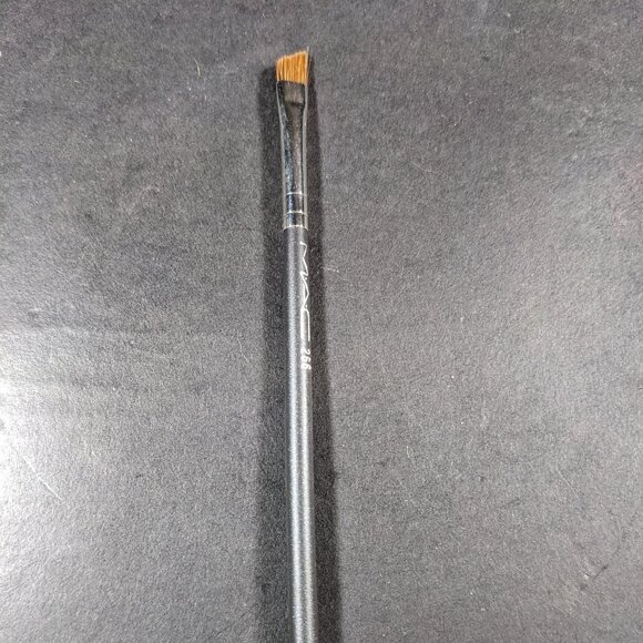 MAC 266 Small Angle Brush - Natural Hair Discontinued - Picture 1 of 2